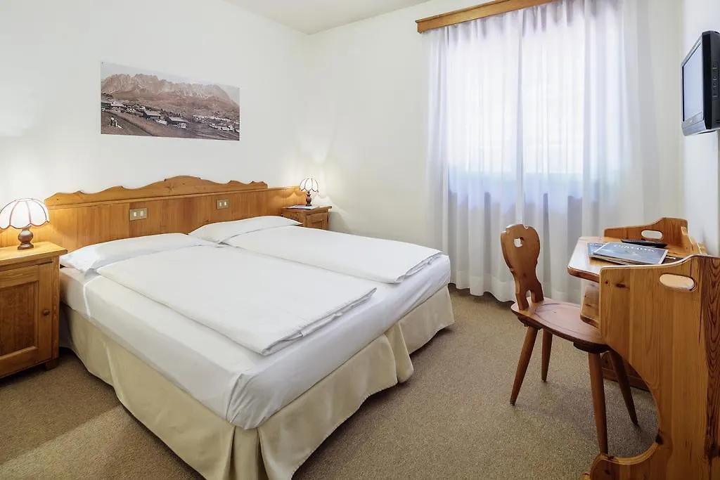 Hotel Al Larin Cortina d'Ampezzo 3*,  Italy