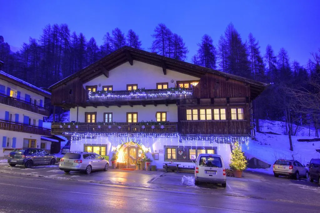 Hotel Al Larin Cortina d'Ampezzo 3*,