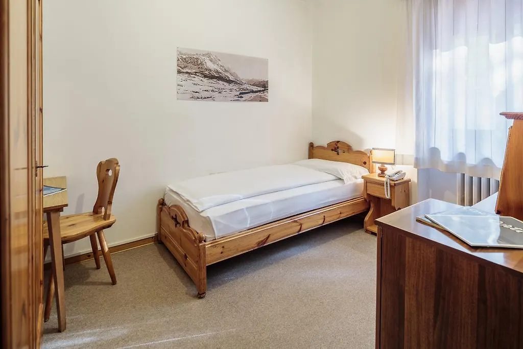 Hotel Al Larin Κορτίνα Ντ' Αμπέτσο 3*,
